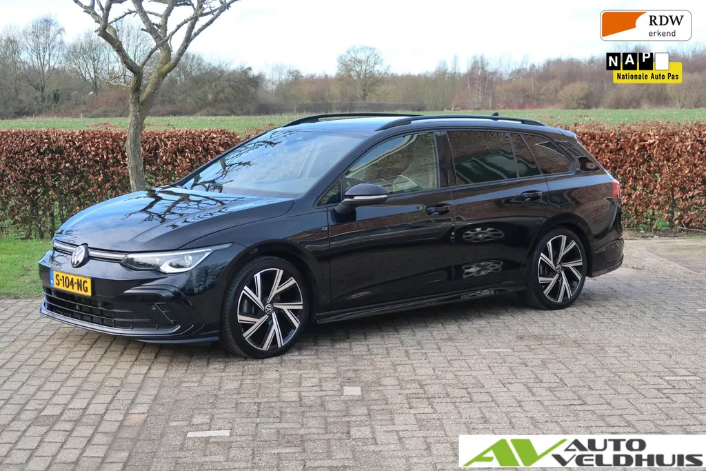 Volkswagen Golf Variant 1.5 eTSI R-Line Business+ PANO TREKHAAK
