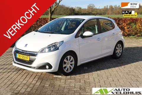 Peugeot 208 1.2 PureTech Blue Lion CARPLAY NAVI loopt op 2 cilinders!