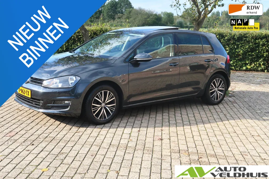 Volkswagen Golf 1.2 TSI Connected Series Camera schuifdak trekhaak