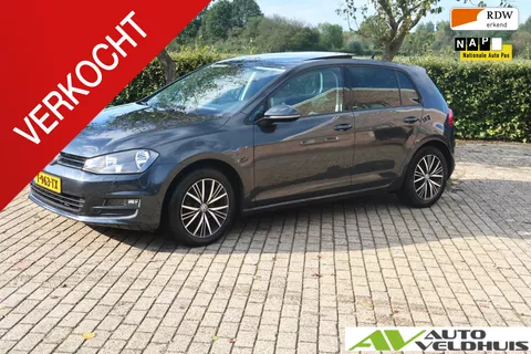 Volkswagen Golf 1.2 TSI Connected Series Camera schuifdak trekhaak